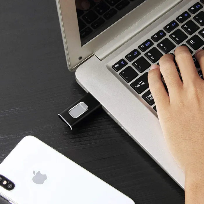 4-in-1 USB Memory - Lightning-fast image transfer