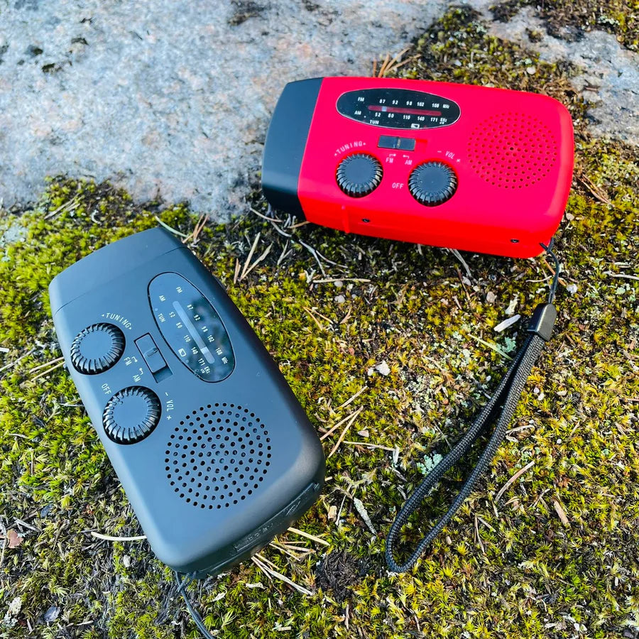 Emergency radio - 2000 mAh built-in Powerbank, Flashlight and Solar cells