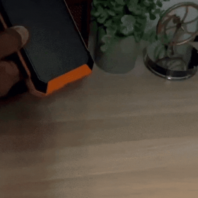 Solar Powerbank with dual charging (USB and solar cell)