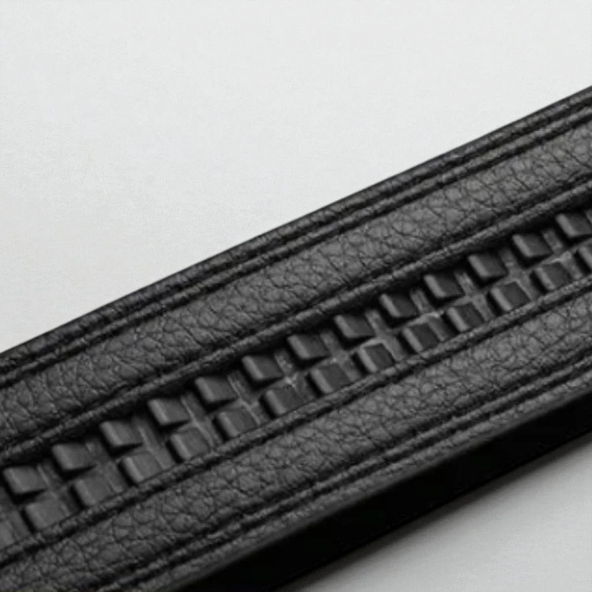 Leather belt with automatic buckle